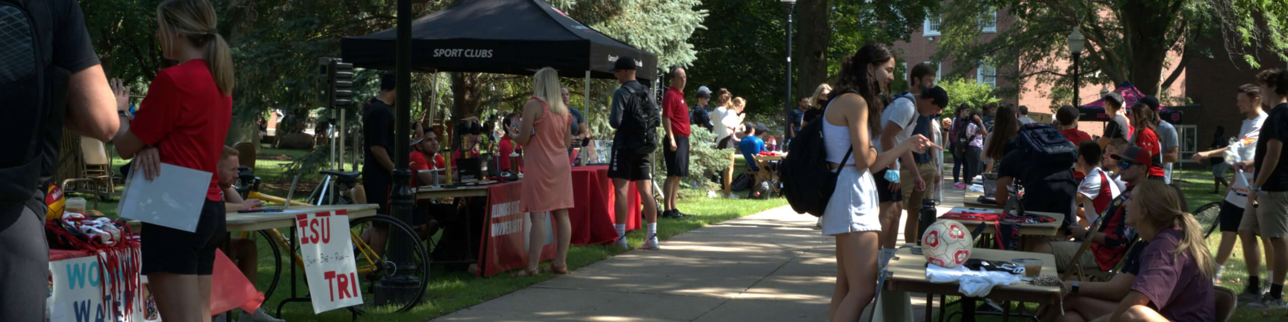 Students attend sport club expo on the quad