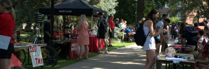 Students attend sport club expo on the quad